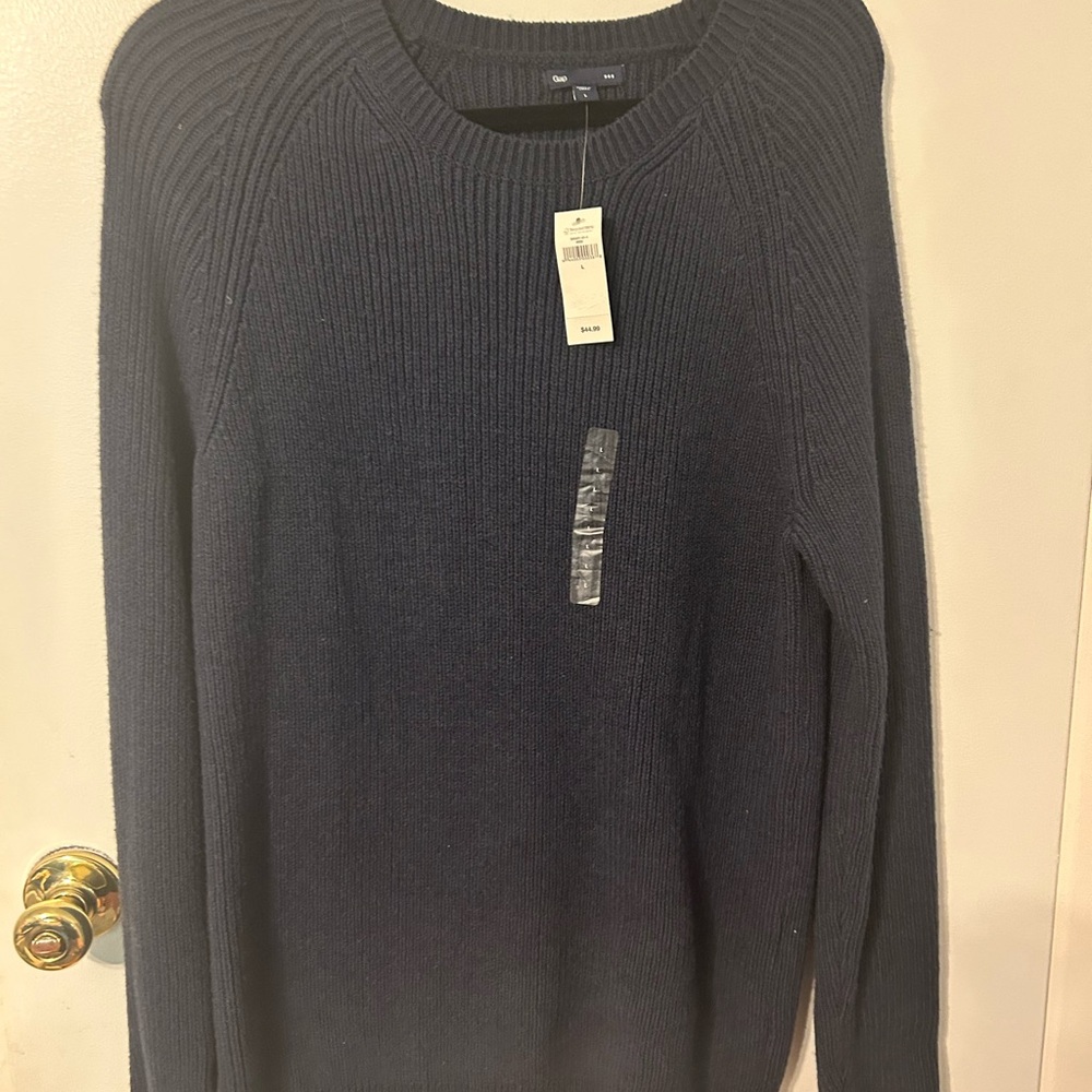 NWT- mens navy blue Gap sweater sz L
